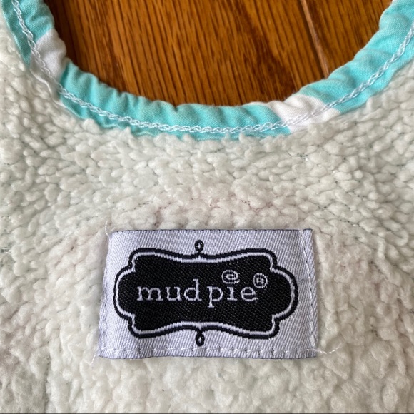 Mud pie | ornate fish fancy bib. - Picture 4 of 4